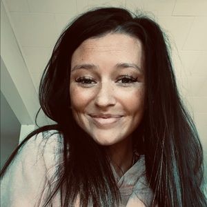 Meet your Posher, Hallie